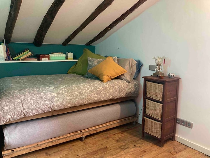 Სასტუმრო ოთახი ორი საწოლით