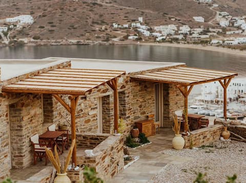 Top Airbnb: Heliopetra Punta Ios - Katikia Kallitsi in Δήμος Ιητών