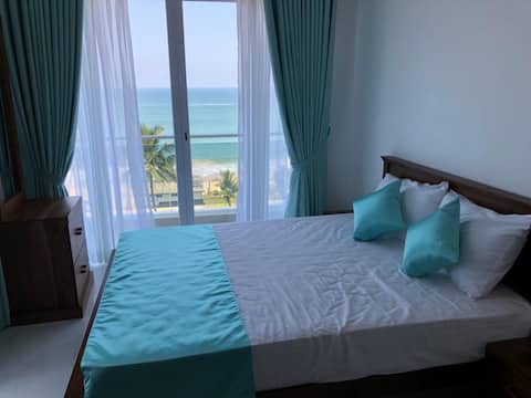 ‘Sea Breeze’ BeachFront Apartment in Mount Lavinia