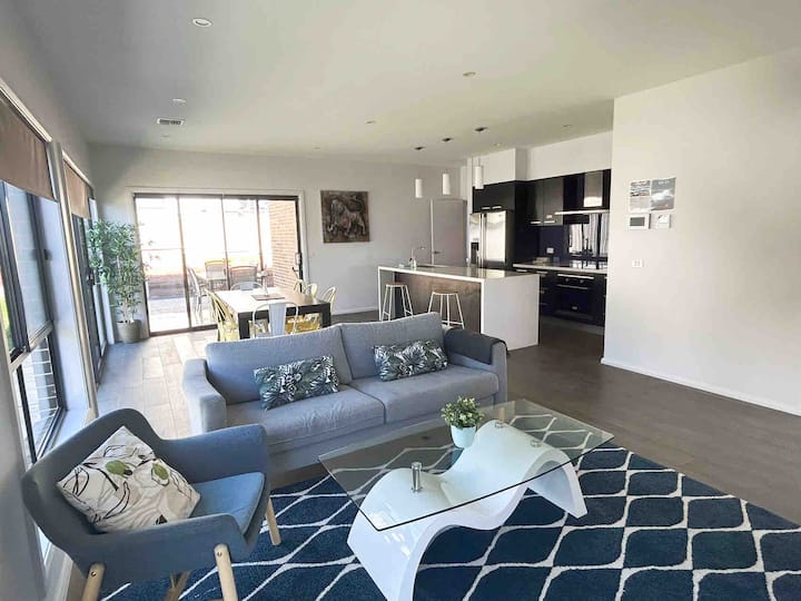 Luxe Modern Delight 4BR/5BR Home, Good Location Houses for Rent in