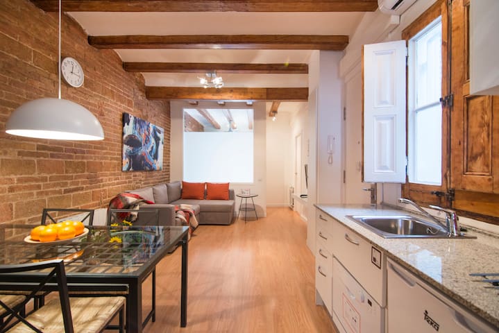 Happy people Ramblas Harbour 3 bedrooms appartment for 3 people