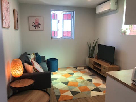 Entire private guest unit in central Coorparoo!