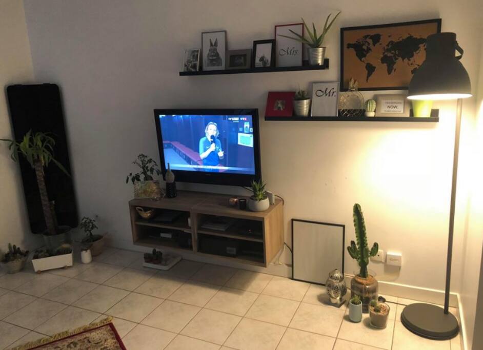 Grand salon où vous pourrez installer le deuxième lit