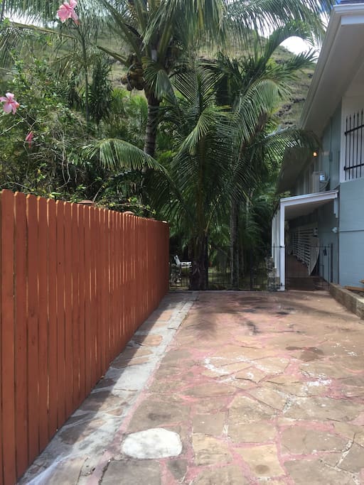 Driveway and 2 tandem parking stalls