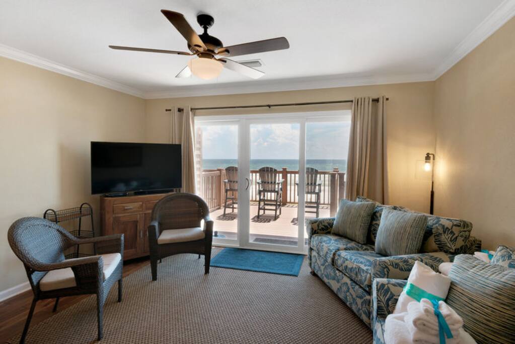 Large Flat panel HDTV and ample seating allows everyone to spend time together