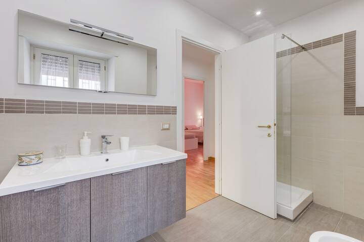 Rome Home Tuscolana Shopping street gallery image 4