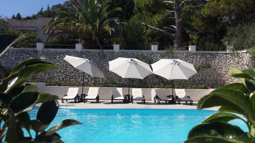 CHARMING PUGLIA VILLA SIMONE gallery image 3