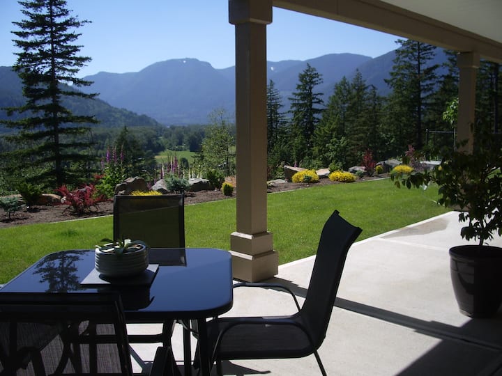 Where Eagles Soar Garden Retreat Guest suites for Rent in Agassiz, British Columbia, Canada