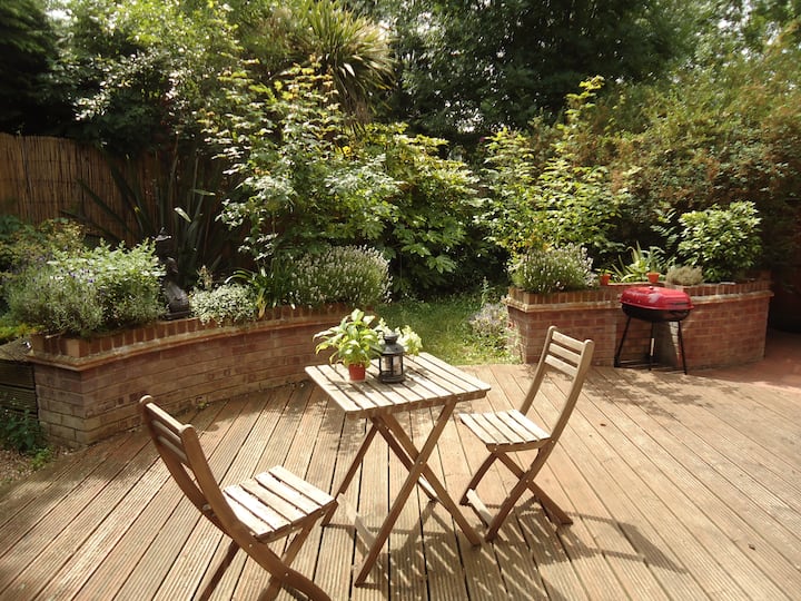 Lovely Garden Flat With Two Double Rooms & Parking - Barnet