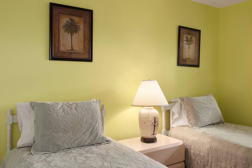 Bedroom,Indoors,Room,Art,Lamp