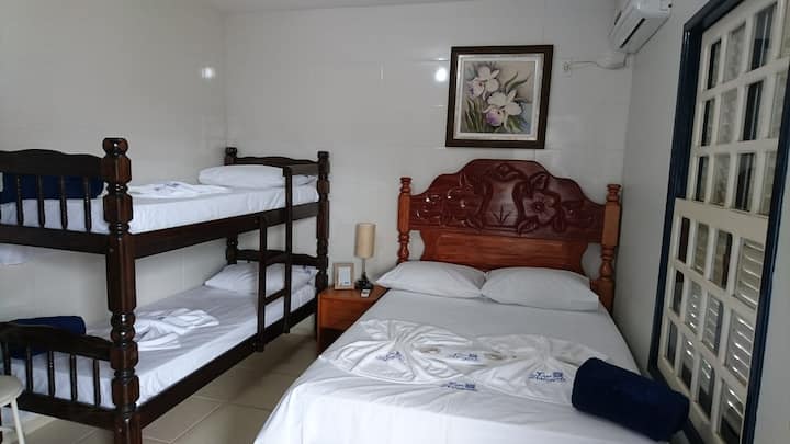 ห้องสวีท 02 - เตียงคู่และเตียงสองชั้นเครื่องปรับอากาศ! 