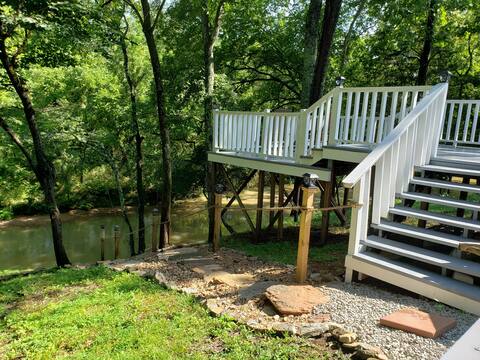 Charming Waterfront Cottage
