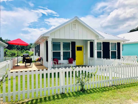 Yellow Door Cottage In The Heart of Bay St. Louis