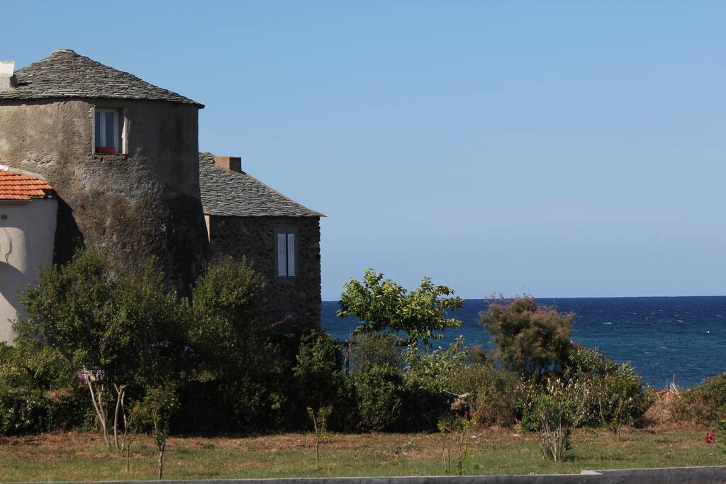 la tour au bout de la résidence