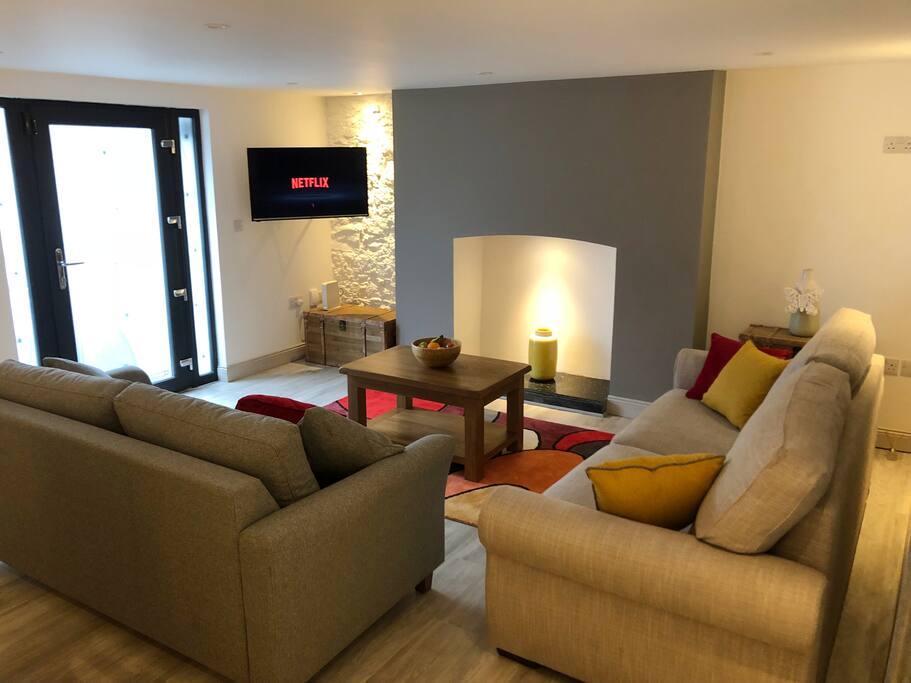 Open plan living/dining room with sofa which can be transformed into a large double bed. Netflix, Irish & British TV, YouTube app on TV also available.