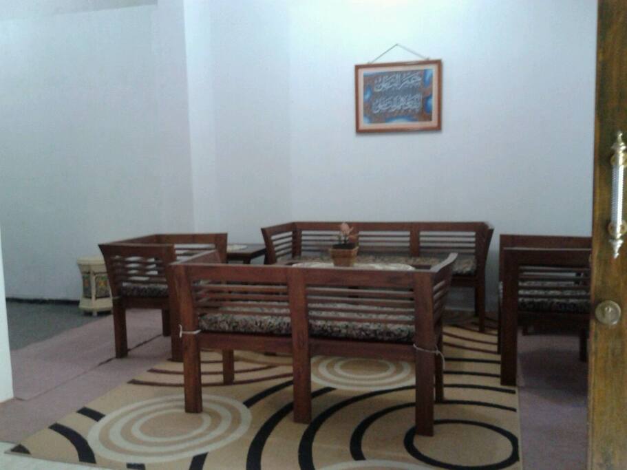 Ruang tamu bersama (Sharing guest room right next to guess room)