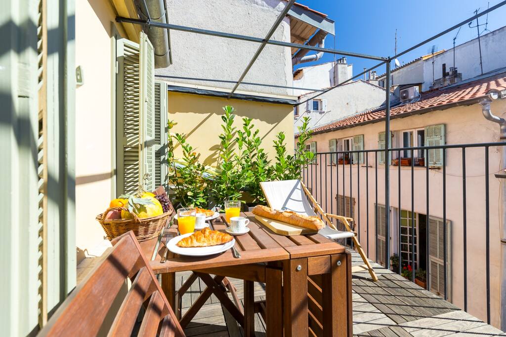 Frühstück auf der Dachterrasse