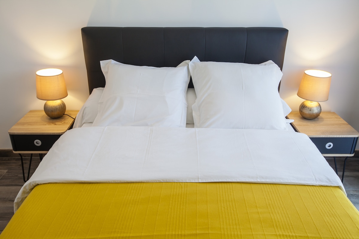 غرفة في الطابق الأرضي مع سرير مزدوج من 140 × 190