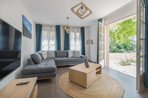 Charming little house in the heart of a vineyard