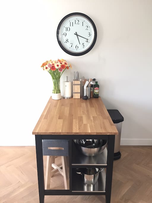 Bright Lounge/Kitchen