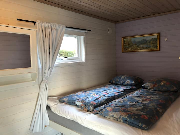 带大床的卧室 在这里，您可以在观鸟时醒来。 