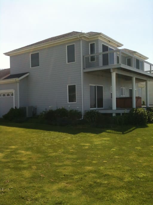 Two large decks (upstairs and downstairs) for viewing the beach and ocean