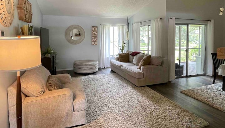 Comfortable Queen Bed And Squeaky Clean - Wesley Chapel, FL