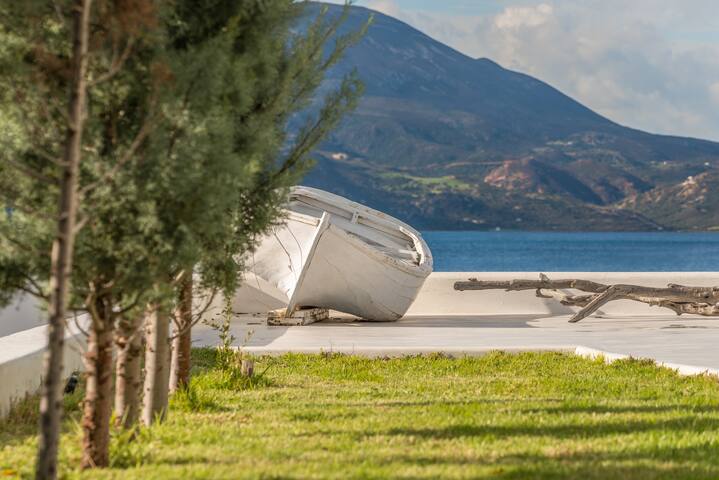 White Villa Milos gallery image 4