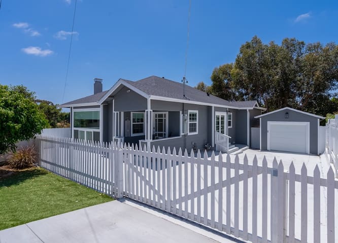 Fabulous New 4BR/3BA House in Mission Hills