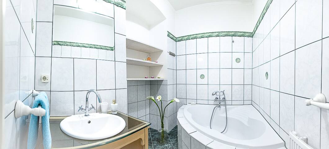 THREE apartments with good connection to center gallery image 2