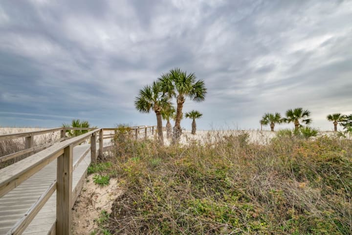 Tybee Island Beachfront Condo - Condominiums for Rent in Tybee Island