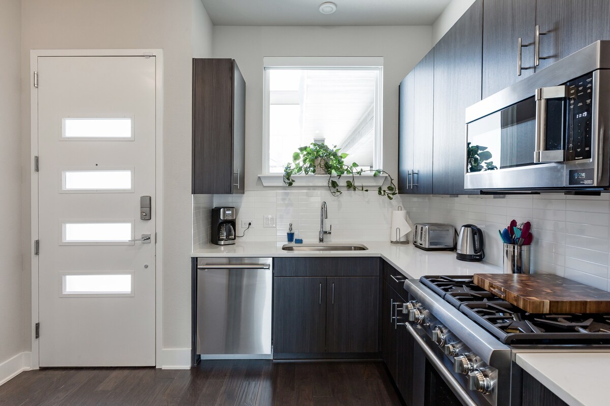 Capitol View Condos by One Fine Bnb - Paramount