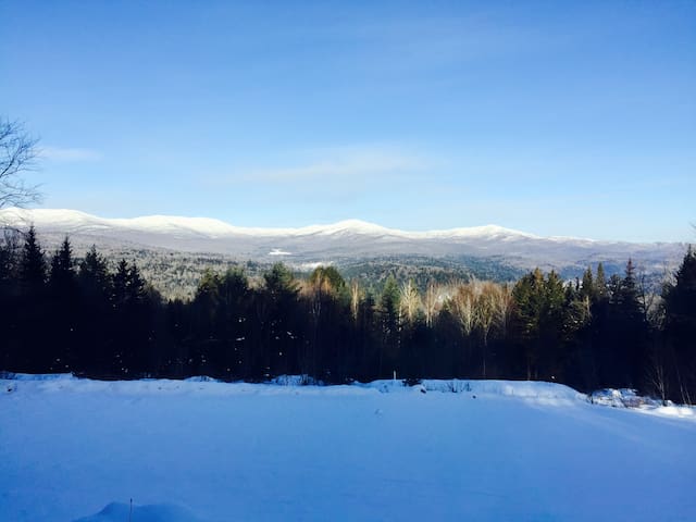 Green Mountain Getaway- Artful Space Gorgeous View