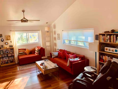 Popular Airbnb listing: Modern Gorgeous 2000 sq ft "treehouse" in Hills in Woodland Hills