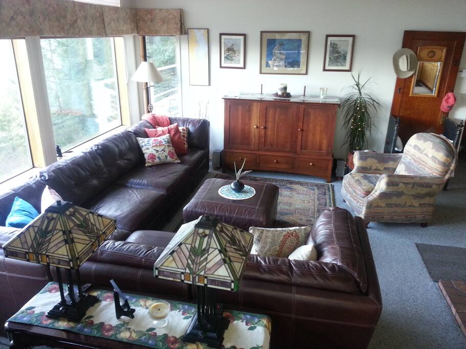 Open air living room
with vaulted ceiling