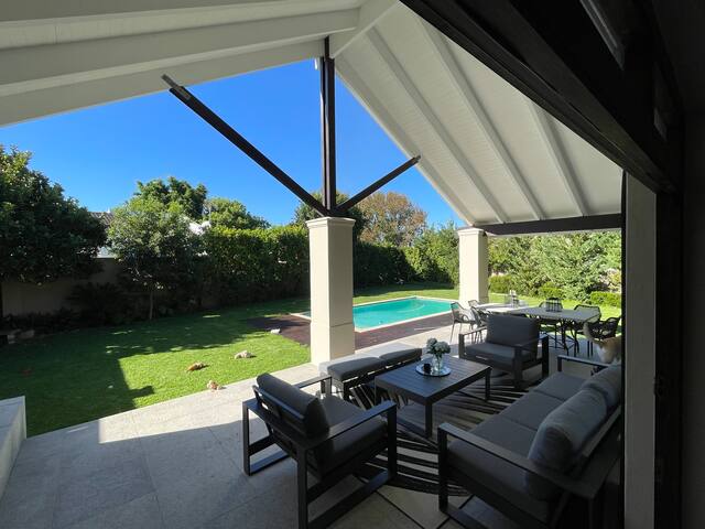 Beautiful modern Family Home in Cape Town gallery image 5