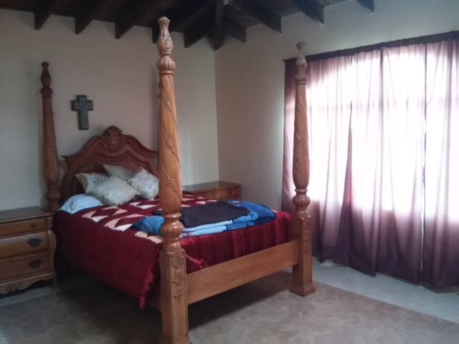 1st floor bedroom, Queen size bed