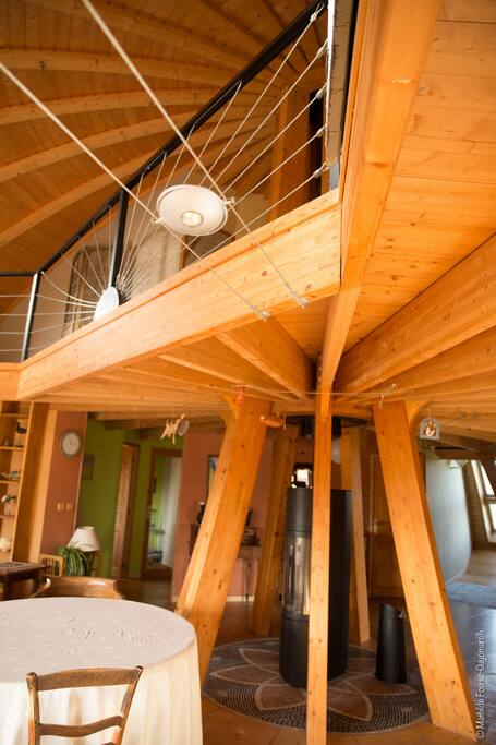 Mezzanine sur salle à manger.