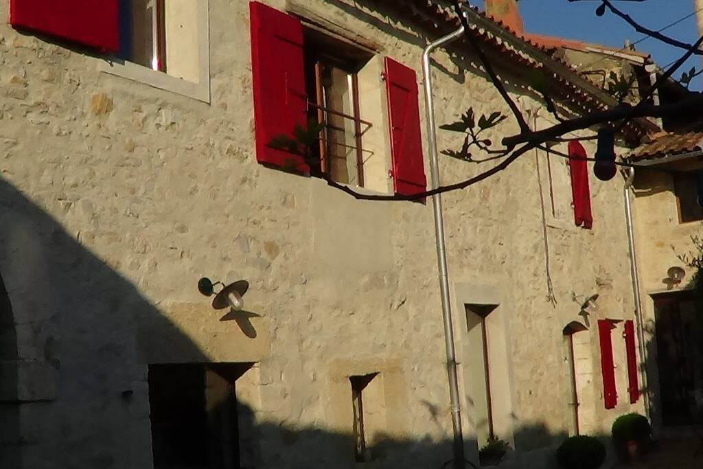 La maison dans son ensemble.