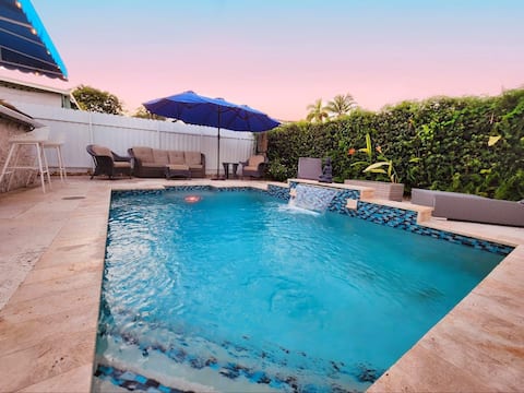 Cozy pool house in The Gables centrally located!