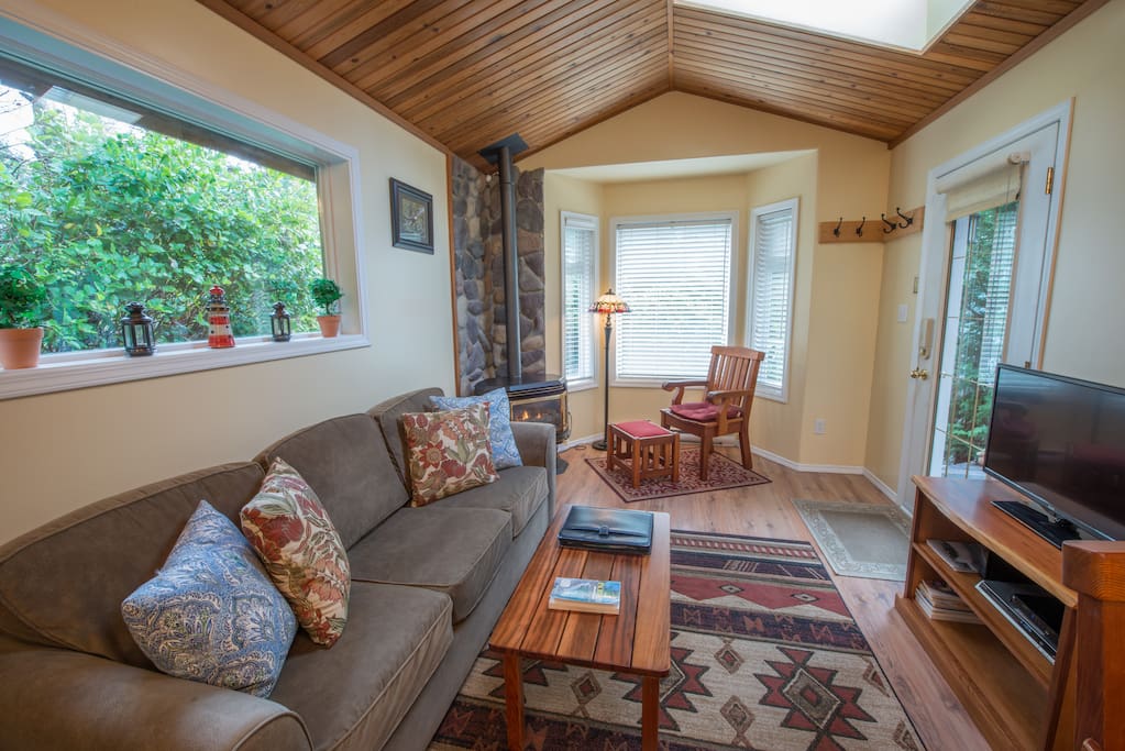 Bright living room, skylights, gas fireplace and bay window
