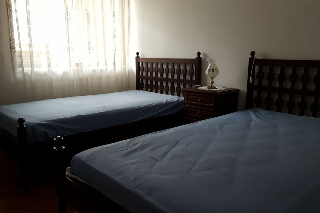Room 1 / Quarto 1