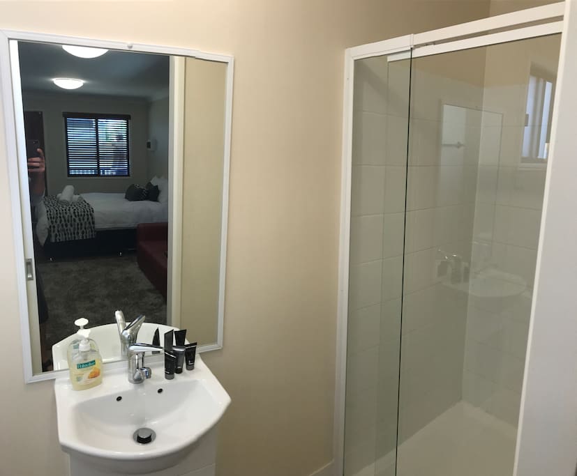 Studio 10 Hervey Bay Bathroom