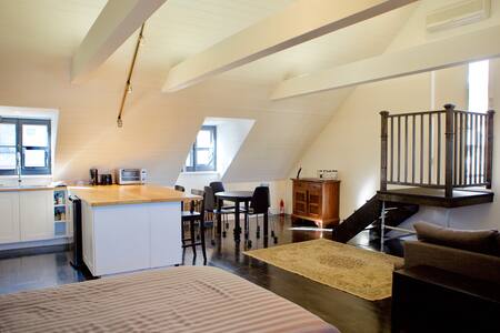 Charming, comfy, newly renovated, best location!