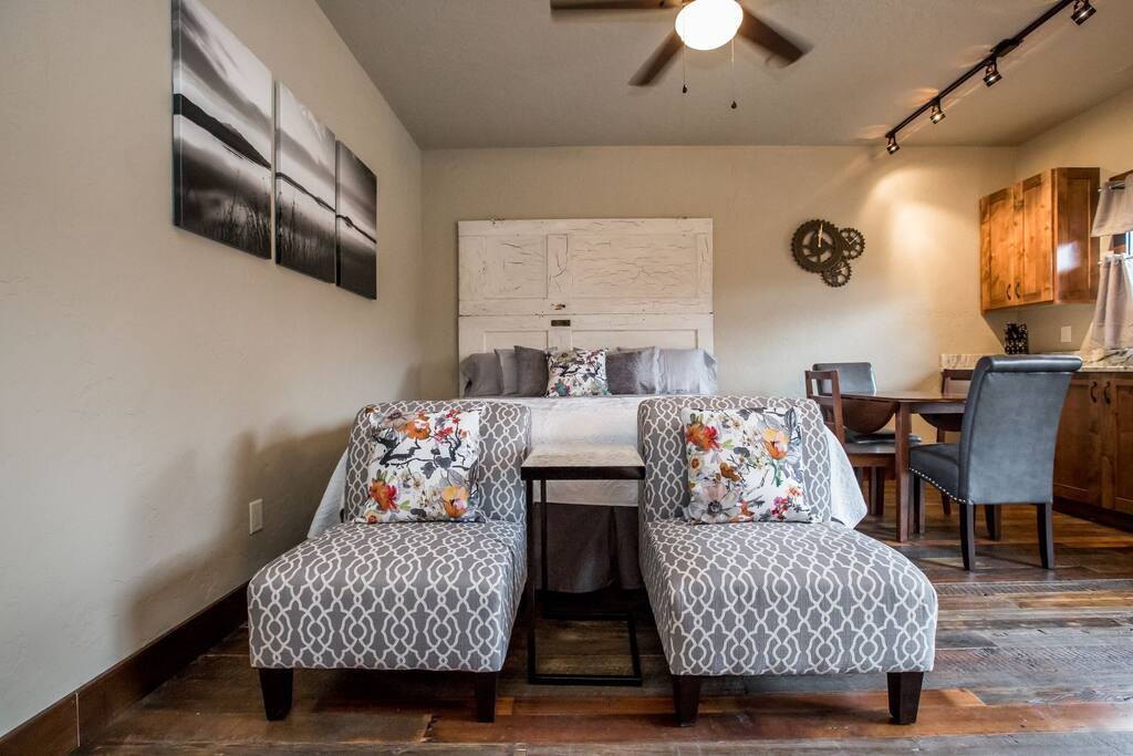 Hallway entrance, kick of your shoes and relax