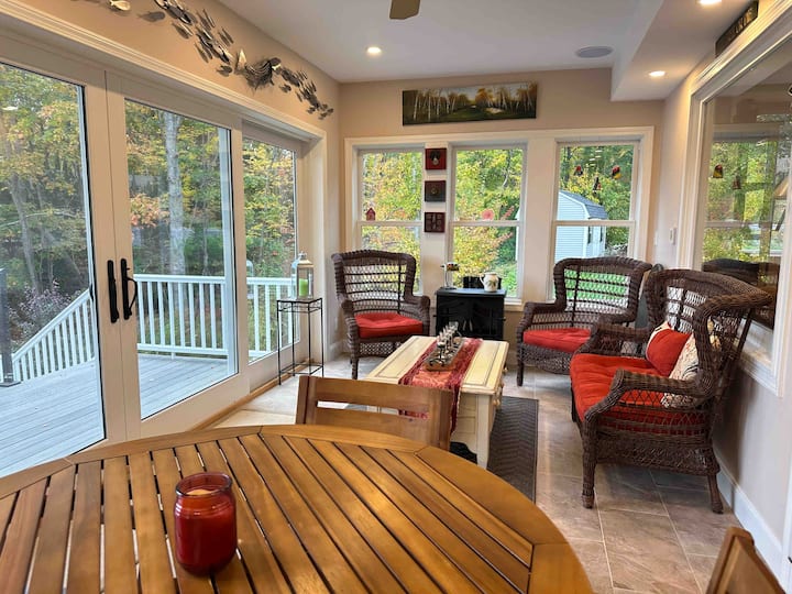 Waterfront Oasis~pool Table~deck~dock~garage - Dover, NH