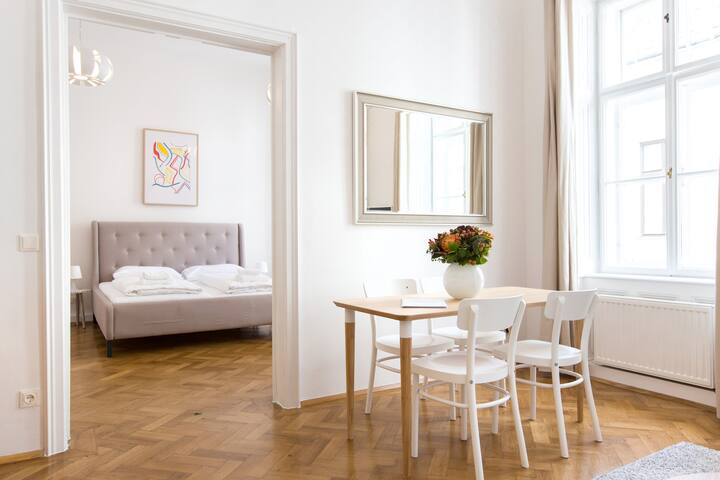 Fabulous City Center Apartment gallery image 4