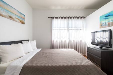 Amazing SOBE condo off Collins right next to Ocean