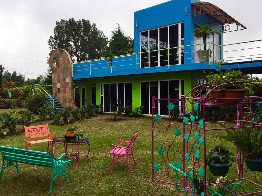 Jardines y estudio arriba para leer y relajarse