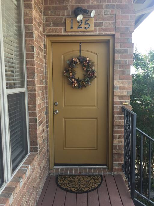 Welcoming front door. Please make yourself at home, enjoy and take care of our Charming Sooner Villa.
Happy to have you as a guest!